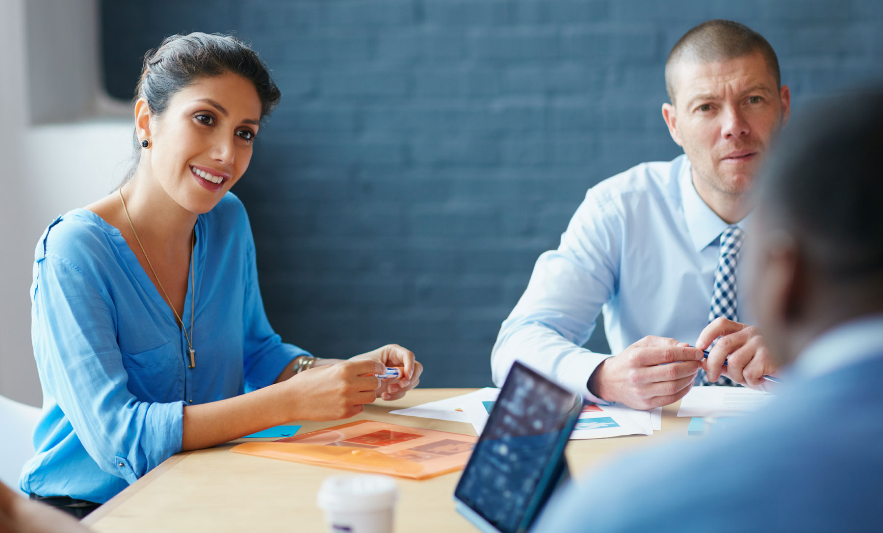 العاملون في اجتماع